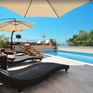 apartments-villa-golden-view.splithotels.org/